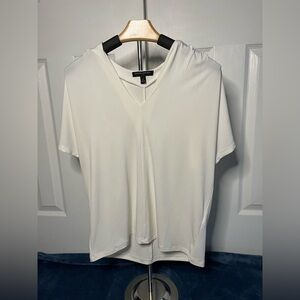 Banana Republic Cream V-Neck Short Sleeve Top